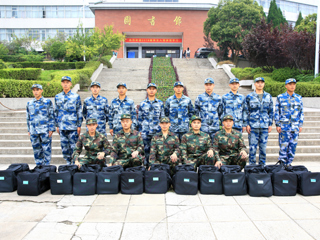 beat36531名大学生光荣入伍