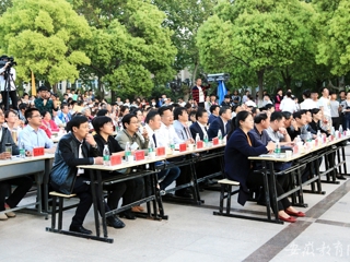 【安徽教育网首页】“青春喜迎十九大 坚定信念跟党走”beat365英国官方网站举办第十二届五四“共青杯”合唱节