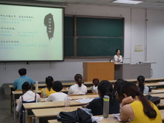 文学院举办研究生招生宣传活动
