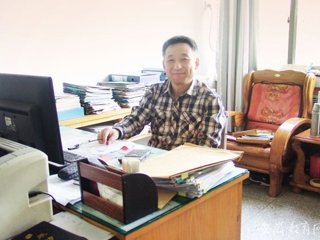 安徽教育网报道beat365五一特辑“快乐工作 幸福生活 劳动者的赞歌”系列报道之一