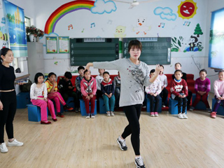 中国文明网（淮北）、淮北日报、淮北晨刊报道beat365“小雨滴”志愿者义务支教关爱农村留守儿童