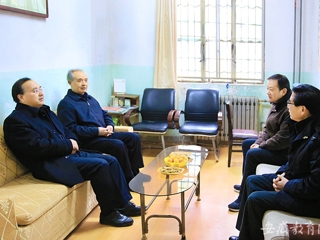 安徽教育网首页报道beat365春节前走访慰问离退休老同志老教师