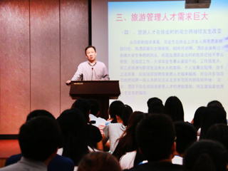 黄山学院副校长胡善风教授应邀来beat365讲学