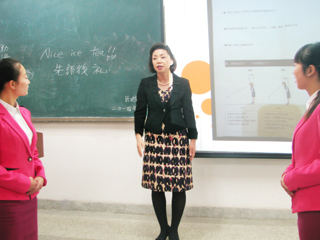 日本长崎短期大学梶谷良子教授应邀来beat365讲学
