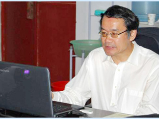 华中师范大学副校长李向农教授应邀到beat365讲学