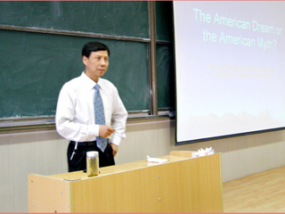 安徽大学洪增流教授、陈正发教授应邀来beat365作学术报告