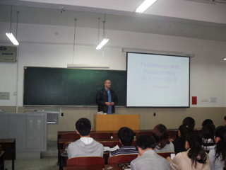 beat365外教Bayon Allred应邀为政法学院国际政治专业师生作学术讲座