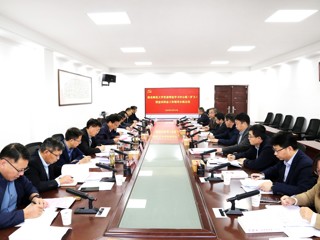 学校召开党委理论学习中心组（扩大）  暨意识形态工作领导小组会议