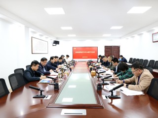 学校党委理论学习中心组开展总体国家安全观专题学习研讨